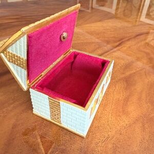 Elegant Gold and White Jewelry Box and melody 🎵 musical box 📦 vintage